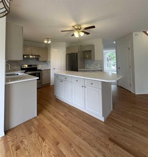 151 Citadel Green Nw, Calgary, AB - Indoor Photo Showing Kitchen