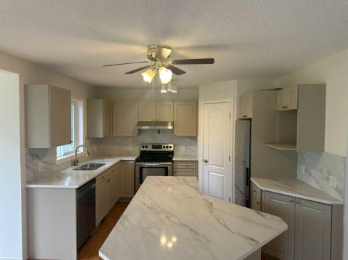 151 Citadel Green Nw, Calgary, AB - Indoor Photo Showing Kitchen With Double Sink
