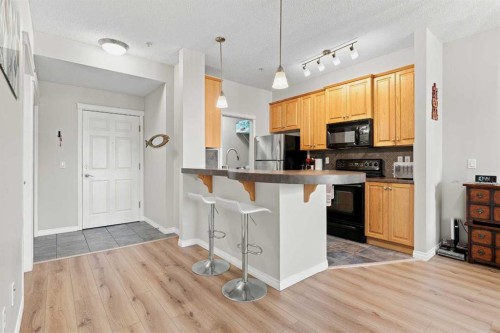 208-25 Prestwick Drive Se, Calgary, AB - Indoor Photo Showing Kitchen