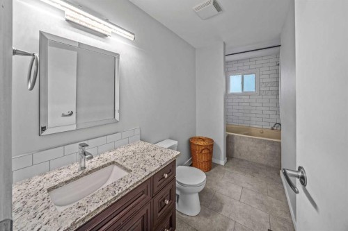 227 Manora Crescent Ne, Calgary, AB - Indoor Photo Showing Bathroom