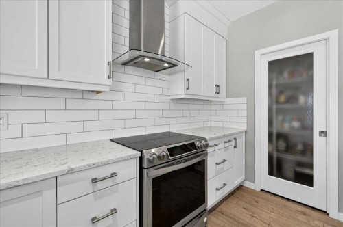 195 Mahogany Passage Se, Calgary, AB - Indoor Photo Showing Kitchen