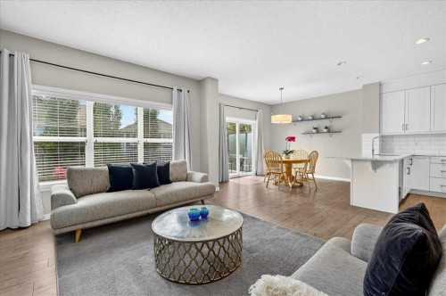 195 Mahogany Passage Se, Calgary, AB - Indoor Photo Showing Living Room
