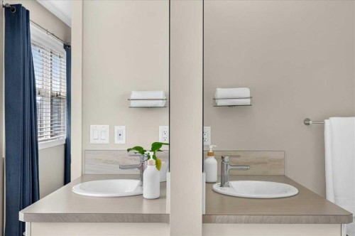 195 Mahogany Passage Se, Calgary, AB - Indoor Photo Showing Bathroom