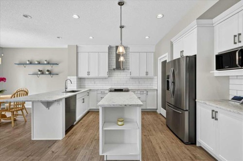 195 Mahogany Passage Se, Calgary, AB - Indoor Photo Showing Kitchen With Stainless Steel Kitchen With Upgraded Kitchen