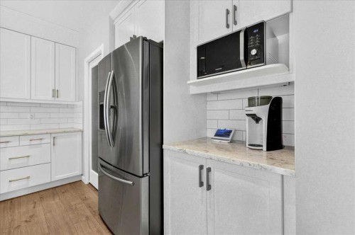 195 Mahogany Passage Se, Calgary, AB - Indoor Photo Showing Kitchen