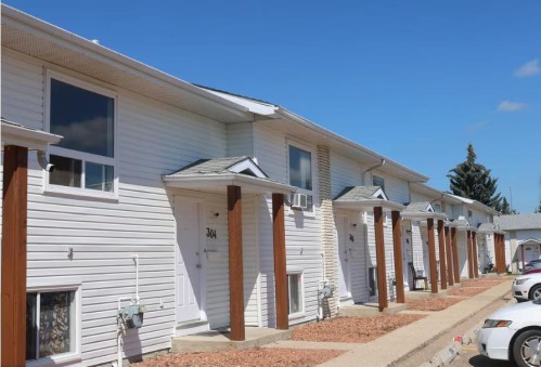 32 Holmes Street , Red Deer, AB T4N 6L6 1