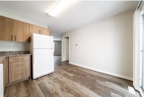 32 Holmes Street , Red Deer, AB T4N 6L6 2