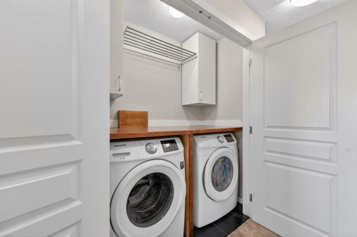 218 River Heights Green, Cochrane, AB - Indoor Photo Showing Laundry Room