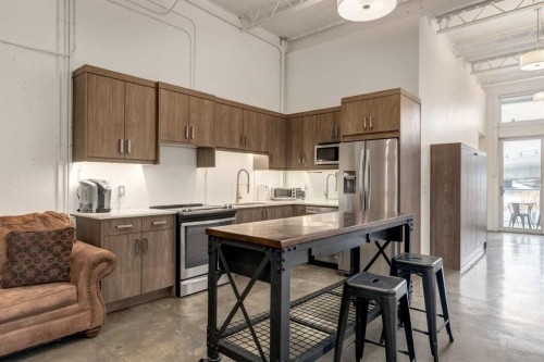 648 Mcdougall Road Ne, Calgary, AB - Indoor Photo Showing Kitchen
