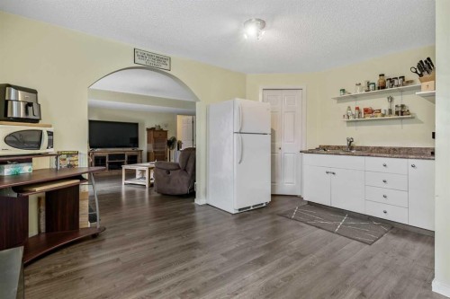 443 Riverside Green Nw, High River, AB - Indoor Photo Showing Other Room