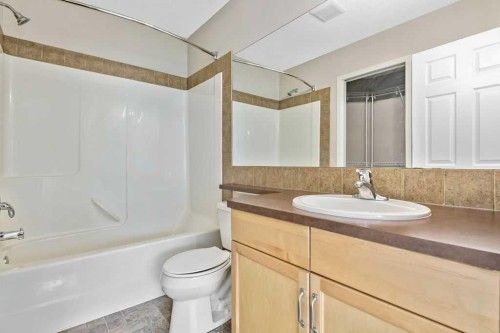 280 Panora Close Nw, Calgary, AB - Indoor Photo Showing Bathroom