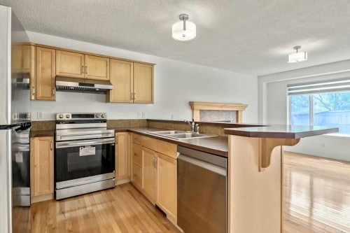 280 Panora Close Nw, Calgary, AB - Indoor Photo Showing Kitchen With Double Sink