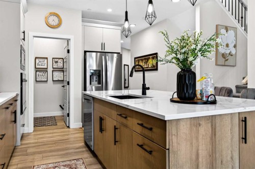 43 Hotchkiss Row Se, Calgary, AB - Indoor Photo Showing Kitchen