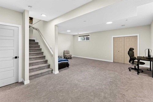 43 Hotchkiss Row Se, Calgary, AB - Indoor