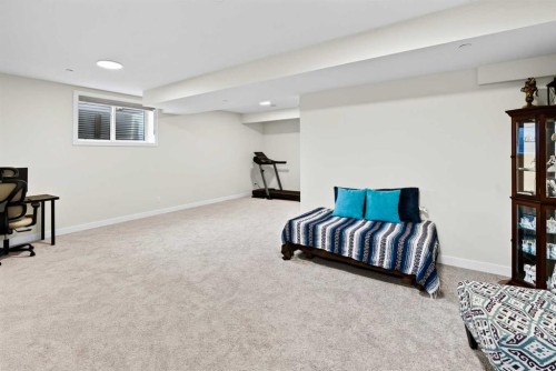 43 Hotchkiss Row Se, Calgary, AB - Indoor