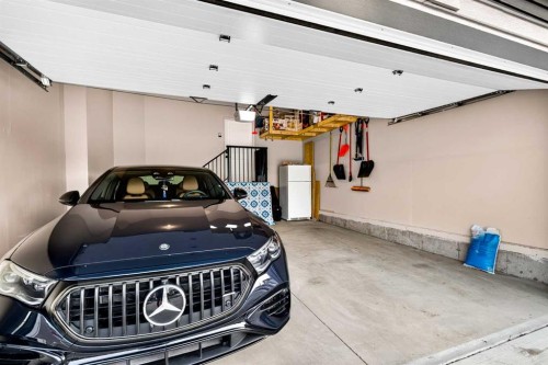 43 Hotchkiss Row Se, Calgary, AB - Indoor Photo Showing Garage