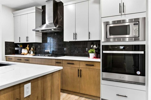 43 Hotchkiss Row Se, Calgary, AB - Indoor Photo Showing Kitchen
