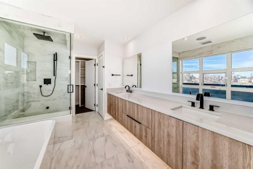 1607 37 Avenue Sw, Calgary, AB - Indoor Photo Showing Bathroom