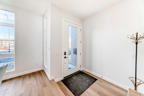 1607 37 Avenue Sw, Calgary, AB - Indoor Photo Showing Other Room