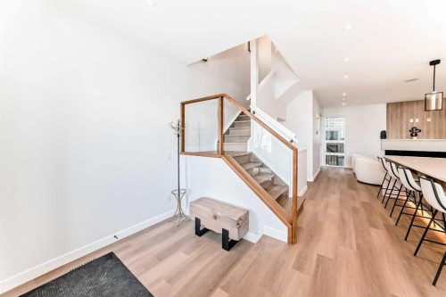 1607 37 Avenue Sw, Calgary, AB - Indoor