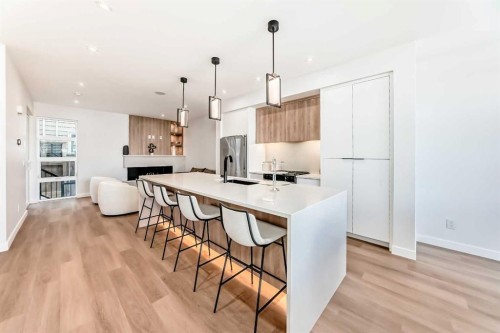 1607 37 Avenue Sw, Calgary, AB - Indoor