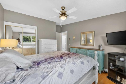 1123 48 Avenue Nw, Calgary, AB - Indoor Photo Showing Bedroom