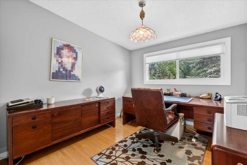1123 48 Avenue Nw, Calgary, AB - Indoor Photo Showing Office