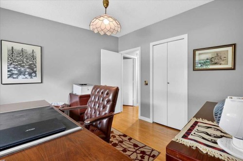 1123 48 Avenue Nw, Calgary, AB - Indoor Photo Showing Office