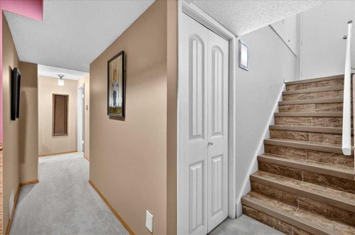 1123 48 Avenue Nw, Calgary, AB - Indoor Photo Showing Other Room