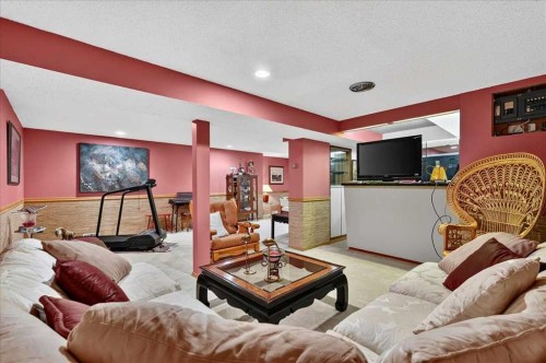 1123 48 Avenue Nw, Calgary, AB - Indoor Photo Showing Living Room