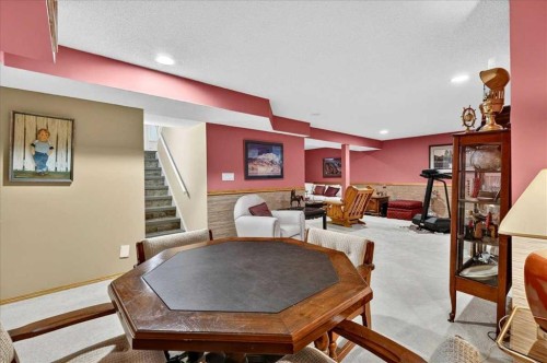 1123 48 Avenue Nw, Calgary, AB - Indoor Photo Showing Dining Room