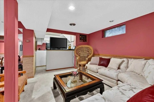 1123 48 Avenue Nw, Calgary, AB - Indoor Photo Showing Living Room