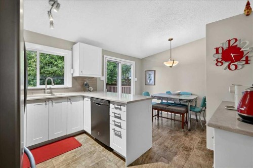 1123 48 Avenue Nw, Calgary, AB - Indoor Photo Showing Kitchen