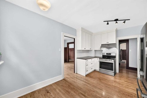 226 Superior Avenue Sw, Calgary, AB - Indoor Photo Showing Kitchen