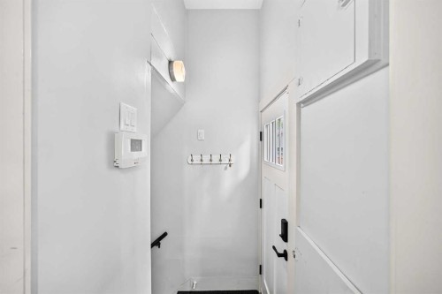226 Superior Avenue Sw, Calgary, AB - Indoor Photo Showing Other Room