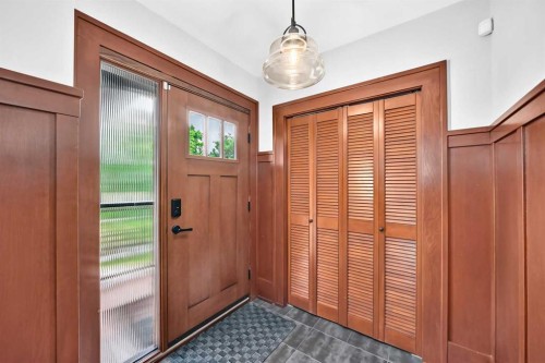 226 Superior Avenue Sw, Calgary, AB - Indoor Photo Showing Other Room