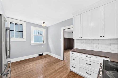 226 Superior Avenue Sw, Calgary, AB - Indoor Photo Showing Kitchen