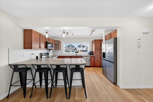 138 Copperpond Heights Se, Calgary, AB - Indoor Photo Showing Kitchen