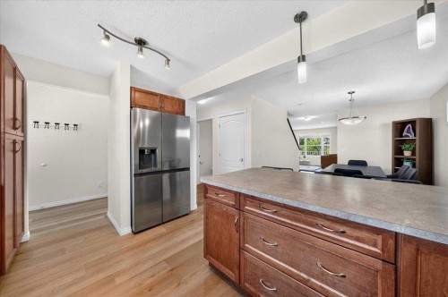 138 Copperpond Heights Se, Calgary, AB - Indoor Photo Showing Kitchen