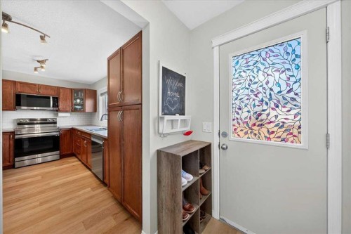 138 Copperpond Heights Se, Calgary, AB - Indoor Photo Showing Kitchen
