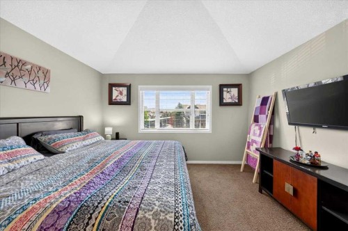138 Copperpond Heights Se, Calgary, AB - Indoor Photo Showing Bedroom