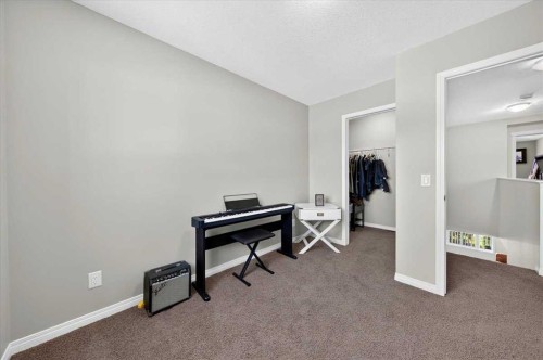 138 Copperpond Heights Se, Calgary, AB - Indoor Photo Showing Other Room