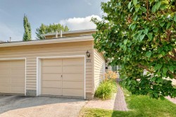 371 Point Mckay Gardens NW Calgary, AB T3B 5C1