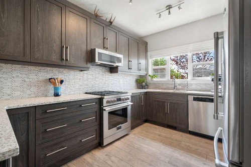 426 Nolan Hill Boulevard Nw, Calgary, AB - Indoor Photo Showing Kitchen With Stainless Steel Kitchen With Upgraded Kitchen