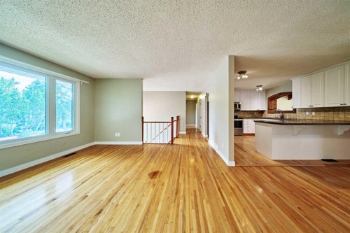 4820 49 Avenue Nw, Calgary, AB - Indoor