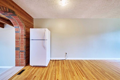4820 49 Avenue Nw, Calgary, AB - Indoor