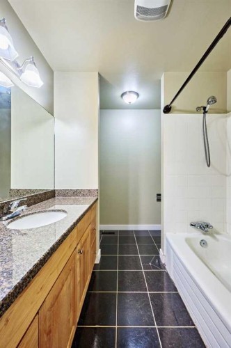 4820 49 Avenue Nw, Calgary, AB - Indoor Photo Showing Bathroom