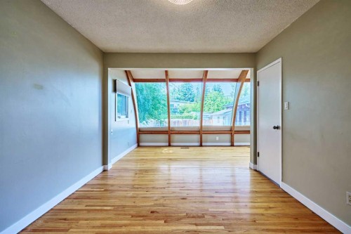 4820 49 Avenue Nw, Calgary, AB - Indoor Photo Showing Other Room
