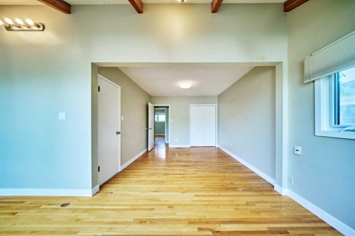 4820 49 Avenue Nw, Calgary, AB - Indoor Photo Showing Other Room