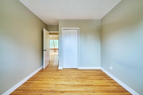 4820 49 Avenue Nw, Calgary, AB - Indoor Photo Showing Other Room